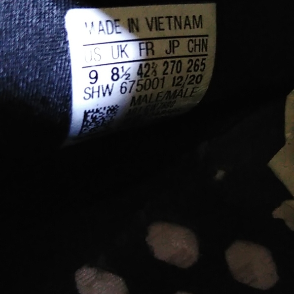 Adidas NMD R1 V2 - Picture 11 of 15